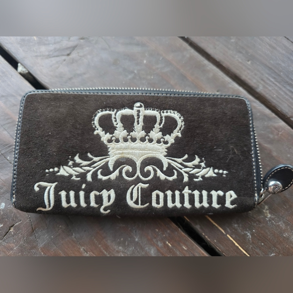 Vintage JUICY COUTURE brown Terry Fleece Wallet Long Zip Around Y2K 2000s Crown